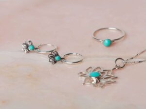 Lotusbloem Sieradenset Lotus Turquoise - Necklace Lotus Turquoise & Hoop Earrings Loïs Turquoise 925 sterling zilver Laura Design
