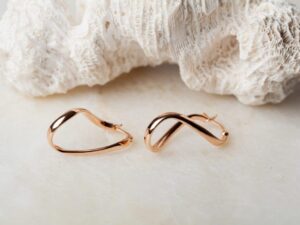 Spiraalvormige oorbellen met bajonetsluiting Hoop Earrings Twist Small 925 sterling zilver en 18K roségoud Laura Design