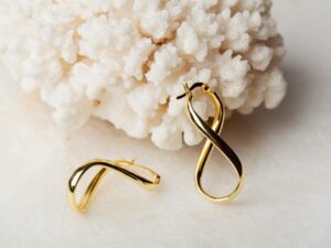 Spiraalvormige oorbellen met bajonetsluiting Hoop Earrings Twist Small 925 sterling zilver en 18K goud Laura Design