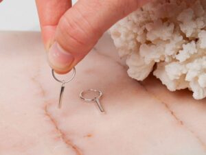 Oorbellen met staafvormige bedeltjes Hoop Earrings Lynn 925 sterling zilver Laura Design