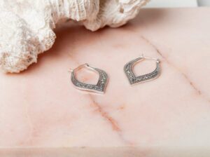 Arabesque oorbellen met bajonetsluiting Hoop Earrings Yasmine 925 sterling zilver oxidized Laura Design