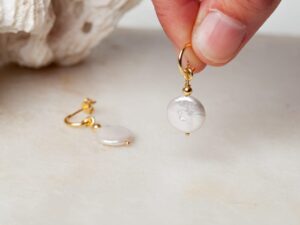 Parel oorbellen Earring Pearl Yara 925 sterling zilver en 18K goud en zoetwaterparel Laura Design